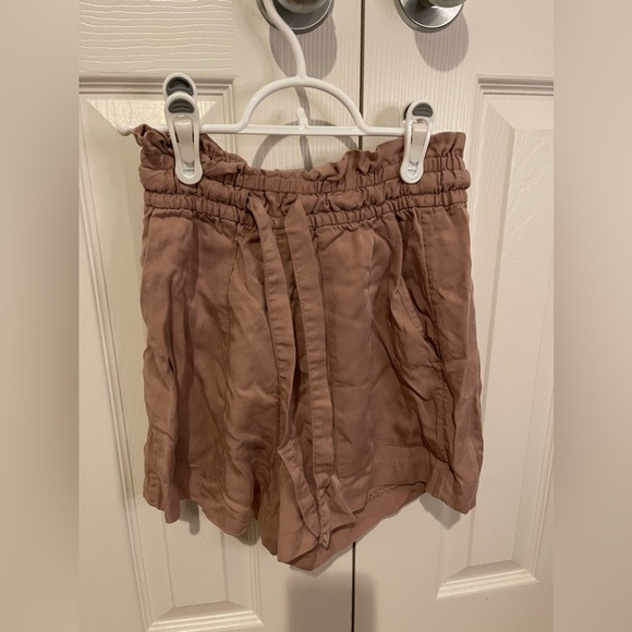 Paperbag style shorts - Picture 2 of 2